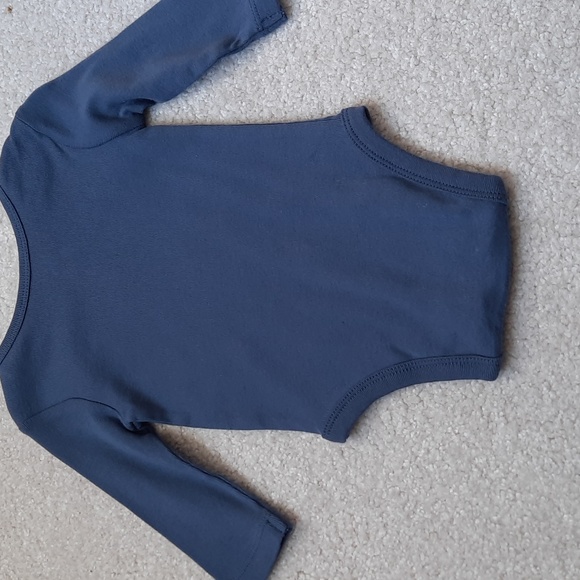 3 For $30. 4 piece matching set. Bodysuit, socks, hat, pants - Picture 5 of 9